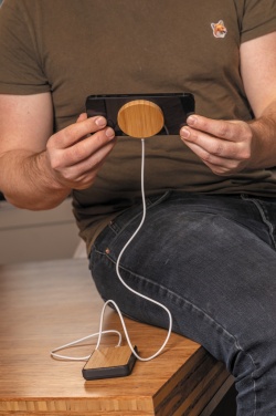 Logotrade Logogeschenke das Foto: 10W Bambus magnetischer Wireless Charger