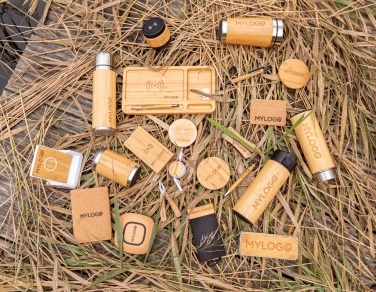 Logotrade Werbegeschenke das Foto: Rundes kabelloses 5W-Ladegerät aus Bambus