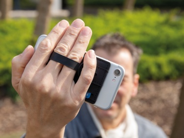 Logotrade Werbeartikel das Foto: 3-in1-RFID Kartenhalter für Ihr Smartphone