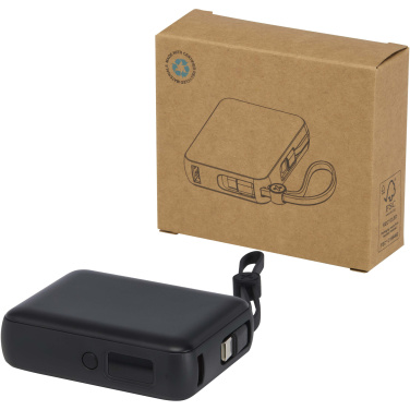 Logotrade Geschäftsgeschenke das Foto: Acrux 35 W 10.000 mAh Tablet Powerbank mit integriertem Typ-C-Kabel aus recyceltem Kunststoff