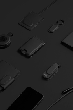 Logotrade Geschäftsgeschenke das Foto: VINGA Baltimore RCS Passport Cover mit Dual-Finder