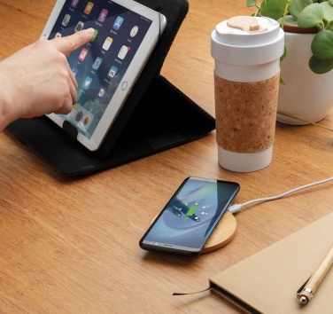 Logo trade promotional products picture of: Bamboo 5W round wireless charger