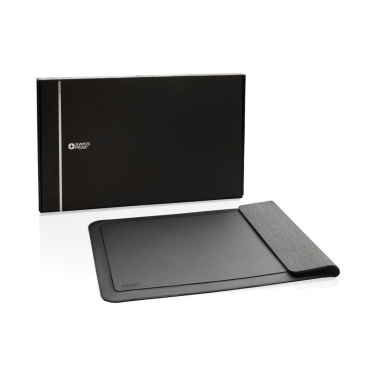 Logotrade promotional gift picture of: Swiss Peak 15W magnetic charging laptop sleeve 14-15,6"