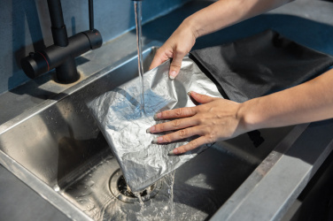 Logotrade promotional gift image of: Snackstrap AWARE™ RPET foldable lunchbag 30x20CM