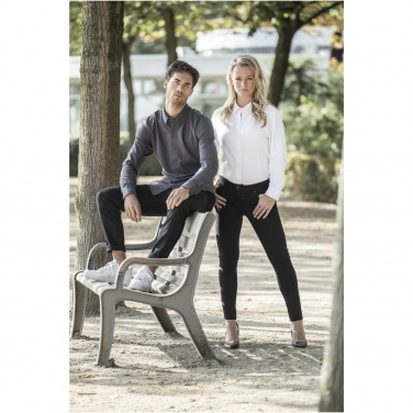Logotrade meene foto: Suurte pikkade varrukatega naiste pikeesärk