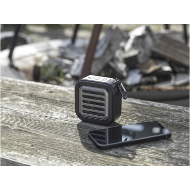 Logotrade reklaamtoote foto: Solo 3W IPX5 RCS taaskasutatud plastikust päikeseenergia Bluetooth® kõlar karabiiniga 