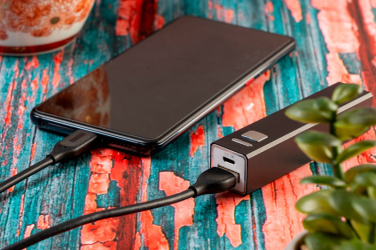 Logotrade reklaamkingituse foto: Metallist akupank PORT HOPE 2200mAh