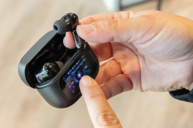 Logo trade reklaamtooted foto: Airtune puutetundliku ekraaniga ANC kõrvaklapid