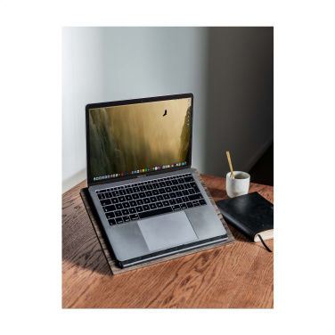 Logotrade meene foto: Gusta sülearvuti alus