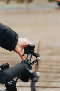 Logotrade meene foto: Pedalfinder jalgrattakell ülemaailmse asukoha määramisega