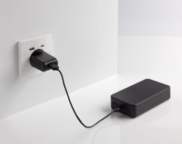 Logo trade firmakingituse pilt: Boostcore RCS taaskasutatud plastist akupank 20 000 mAh USB C