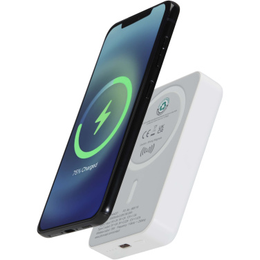 Logotrade reklaminiai produktai nuotrauka: „Acrab“ 10 000 mAh 15 W magnetinė belaidė išorinė baterija su 20 W PD – pagaminta iš perdirbto plastiko