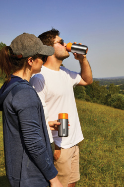 Лого трейд бизнес-подарки фото: Черный + Blum изолированный герметичный дорожный стакан из нержавеющей стали