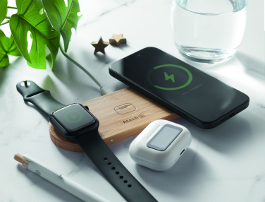 Логотрейд pекламные cувениры картинка: 3 in 1 15W wireless charger