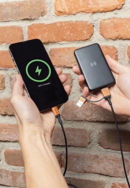 Logotrade reklamprodukter bild: 5.000 mAh trådlös powerbank i RCS återvunnen plast