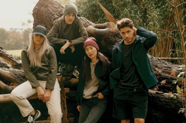 Logotrade kampanjprodukter bild: Iqoniq Makalu soft shell herrjacka i återvunnen polyester