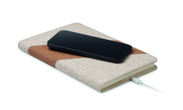 Logotrade reklamprodukter bild: A5 anteckningsbok/15W laddare