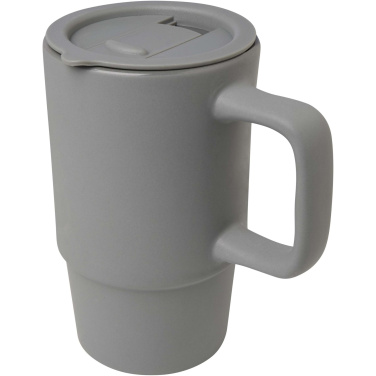 Logotrade kampanjprodukter bild: Carter 450 ml keramisk mugg med plastlock