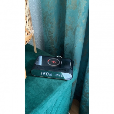 Logotrade profilprodukter bild: Väckarklocka och trådlös laddare ADELAIDE